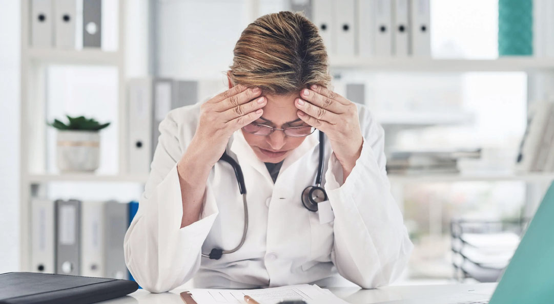 Cuando ayudar agota: El síndrome de burnout en profesionales de la salud